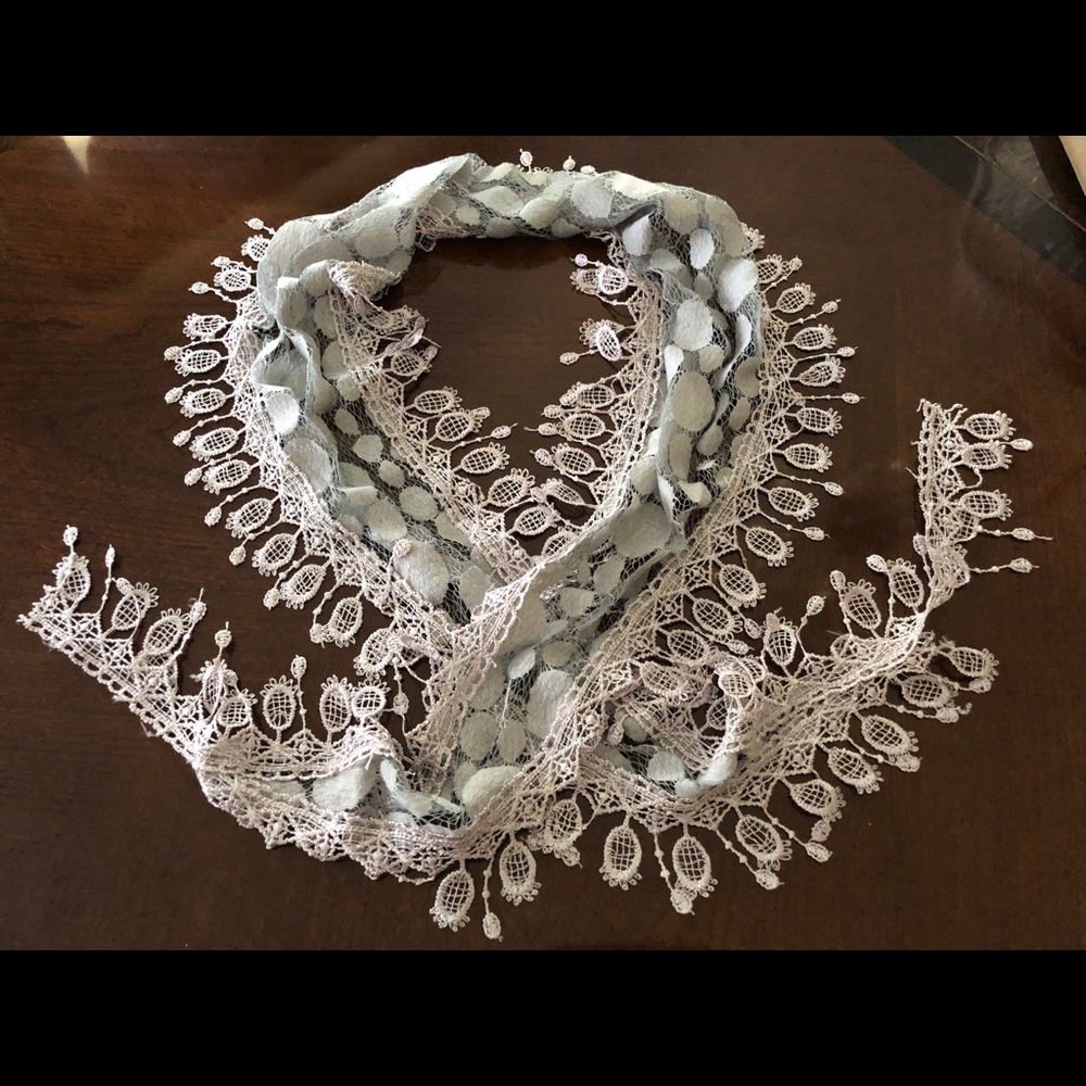 🥳 Lacy Scarf